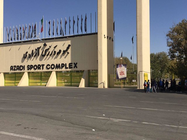 حضور هواداران در اطراف ورزشگاه آزادی + عکس حضور هواداران در اطراف ورزشگاه آزادی + عکس