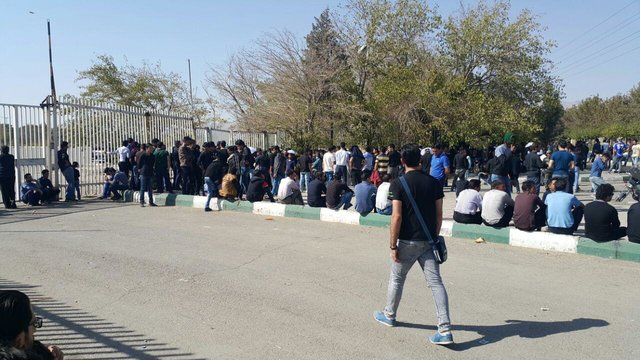 عکس یادگاری کره ای ها با آزادی/ بررسی ورزشگاه از سوی ناظر بازی عکس یادگاری کره ای ها با آزادی/ بررسی ورزشگاه از سوی ناظر بازی