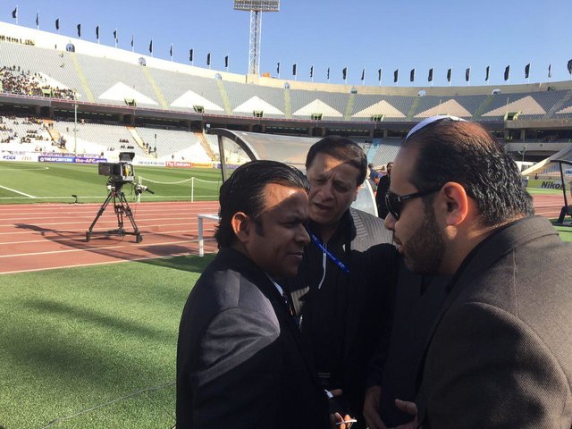 واکنش ساکت به دستور ناظر AFC: پرچم "یا حسین" را جمع نمیکنیم واکنش ساکت به دستور ناظر AFC: پرچم "یا حسین" را جمع نمیکنیم