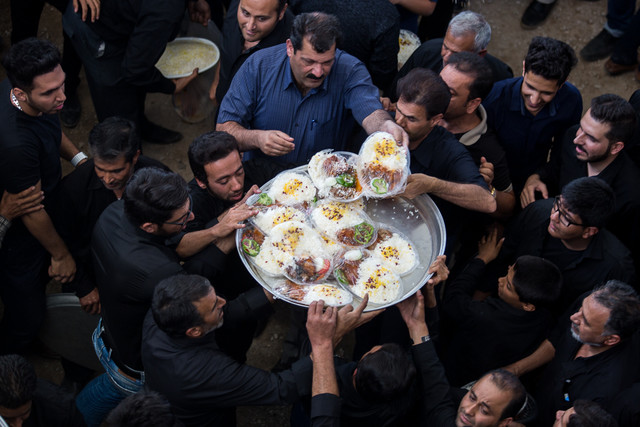 نذری، فرصتی به مثابه پیک نیک با ماشین مدل بالا 