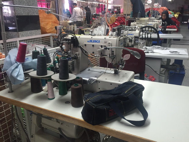 تعطیلی برخی کارخانهها به دلیل نداشتن مواد اولیه صنعت نساجی، پارچه و پوشاک