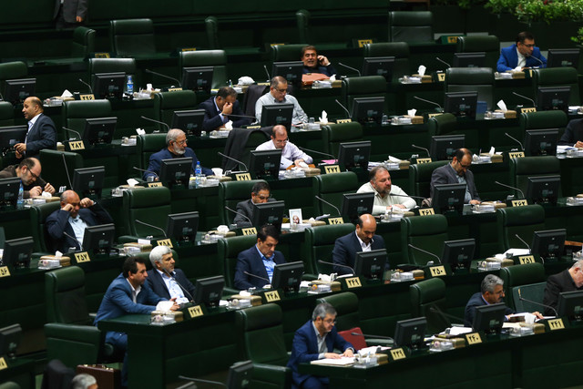 تشکر لاریجانی از هیأت وزیران / آغاز رای گیری برای وزرای پیشنهادی تشکر لاریجانی از هیأت وزیران / آغاز رای گیری برای وزرای پیشنهادی