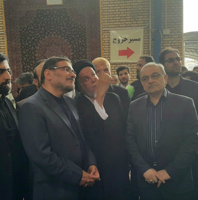 بازدید شمخانی از مراحل ساخت ضریح متبرک امامین عسکریین (ع) در قم بازدید شمخانی از مراحل ساخت ضریح متبرک امامین عسکریین (ع) در قم
