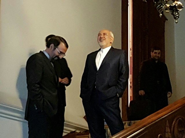 لبخند ظریف در مسکو لبخند ظریف در مسکو