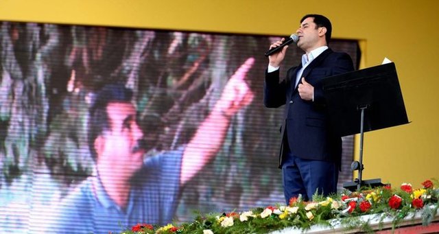 دمیرتاش: دولت ثابت کند شهرداران برکنار شده به پ.ک.ک پول داده‌اند، استعفا می‌دهیم