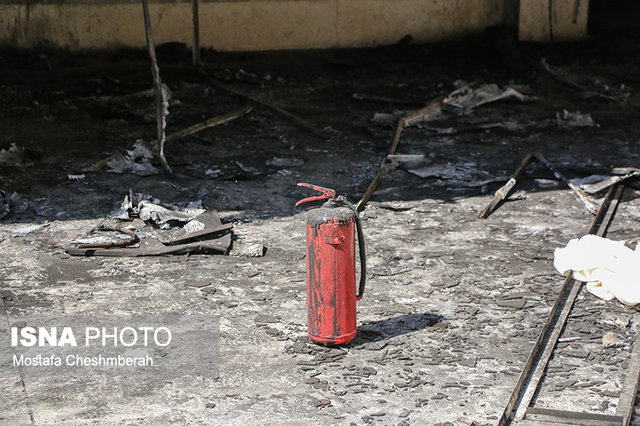 مهار آسانسور آتشین در خیابان پیروزی مهار آسانسور آتشین در خیابان پیروزی