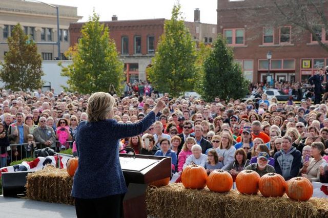 کاهش حمایت زنان از ترامپ/ کلینتون با 42 درصد پیشتاز است کاهش حمایت زنان از ترامپ/ کلینتون با 42 درصد پیشتاز است