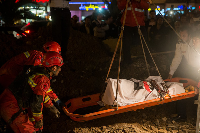 تصویر آرشیوی است. جانباختن یک تن در پی ریزش چاه در محدوده نارمک