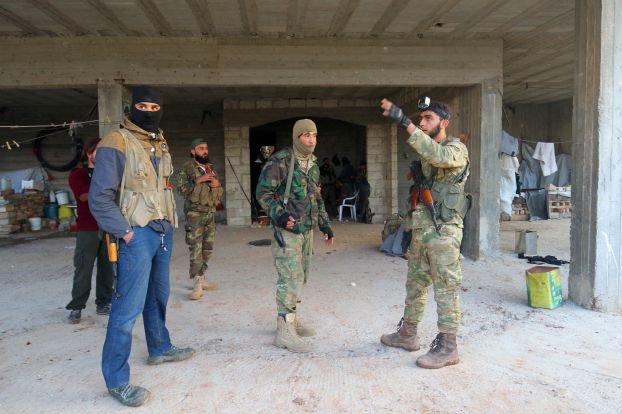 ساکنان حلب برای فرار از دست تروریستها باید رشوه بدهند ساکنان حلب برای فرار از دست تروریستها باید رشوه بدهند