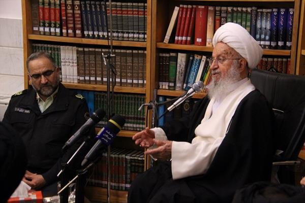 تاکید «آیتالله مکارم شیرازی» بر نظارت دقیق بر گردشگری تاکید «آیتالله مکارم شیرازی» بر نظارت دقیق بر گردشگری
