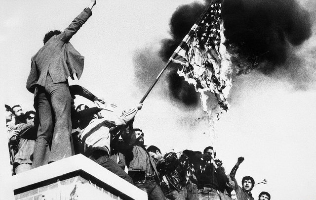 مرور سه واقعه تاریخی روز مبارزه با استکبار جهانی مرور سه واقعه تاریخی روز مبارزه با استکبار جهانی