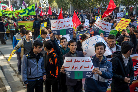 ملت ما هرگز در مقابل فشارها تسلیم نخواهد شد ملت ما هرگز در مقابل فشارها تسلیم نخواهد شد