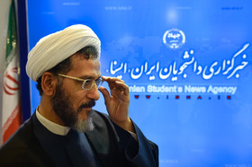 احمد مازنی عضو کمیسیون فرهنگی مجلس شورای اسلامی در غرفه ایسنا