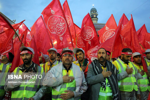 خادمان اربعین حسینی از حرم رضوی بدرقه شدند