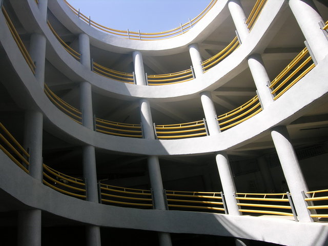 عکس تزیینی است تکمیل پارکینگهای طبقاتی مناطق ۱۴ و ۱۵/احداث ۲ میدانگاه در تهران طی ماههای آینده