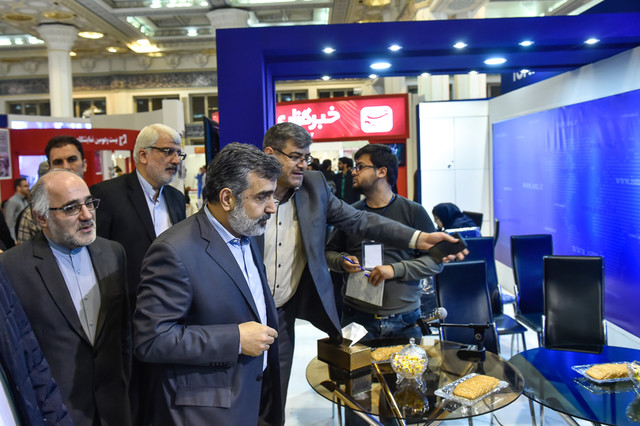 بازدید سخنگوی سازمان انرژی اتمی از غرفه ایسنا بازدید سخنگوی سازمان انرژی اتمی از غرفه ایسنا