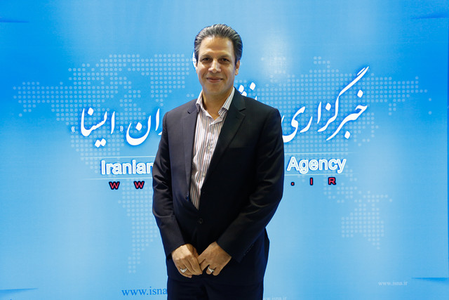 اکبری: فدراسیون به دنبال یک سرمربی بی‌حاشیه است