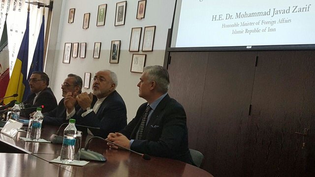 سخنرانی ظریف در «موسسه دیپلماتیک» رومانی  سخنرانی ظریف در «موسسه دیپلماتیک» رومانی