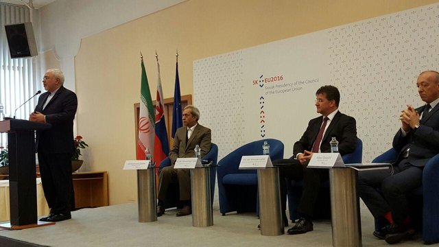 شرکت ظریف در افتتاحیه نشست تجاری ایران و اسلواکی شرکت ظریف در افتتاحیه نشست تجاری ایران و اسلواکی