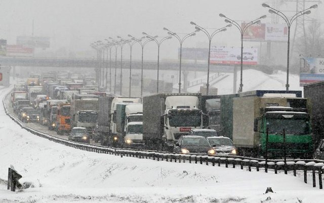 900 تصادف تنها در یک روز برفی در مسکو !