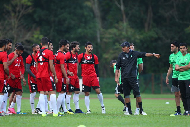 تمرین تیم ملی در رطوبت ٨٤ درصدی سرمبان + عکس تمرین تیم ملی در رطوبت ٨٤ درصدی سرمبان + عکس