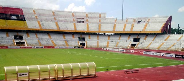 تصمیم عجیب فیفا در تایید ورزشگاه عبدالرحمن/ سرمربی مالزی و ناظر AFC زیر بار نرفتند + فیلم