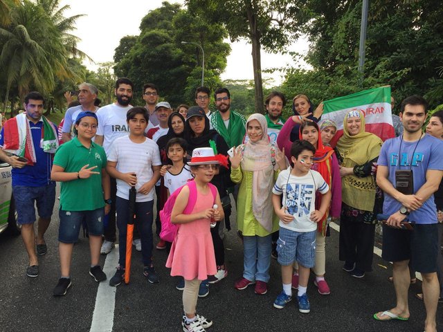 هوای آفتابی و حضور هواداران ایرانی در اطراف ورزشگاه تانکو عبدالرحمان هوای آفتابی و حضور هواداران ایرانی در اطراف ورزشگاه تانکو عبدالرحمان