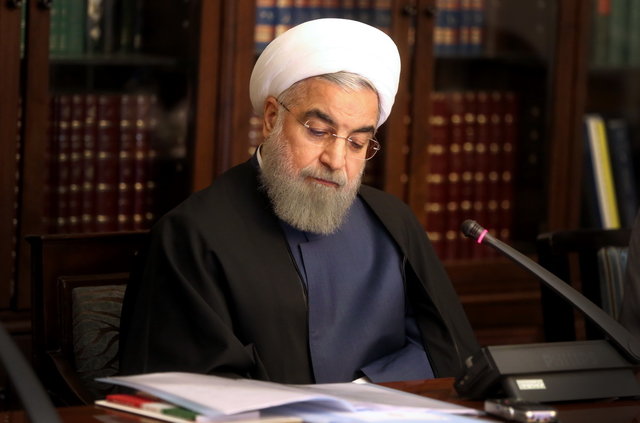 دستورهای جداگانه رییس جمهور به ظریف و صالحی در پی نقض برجام توسط آمریکا دستورهای جداگانه رییس جمهور به ظریف و صالحی در پی نقض برجام توسط آمریکا