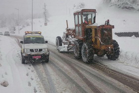کاهش برف در محورهای مواصلاتی /آزادراه مرزن‌آباد ـ چالوس همچنان مسدود است
