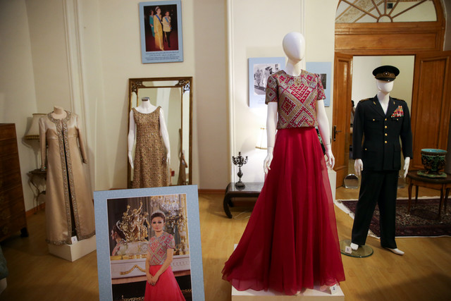 نمایش بخشی از پوشاک فرح پهلوی برای اولینبار نمایش بخشی از پوشاک فرح پهلوی برای اولینبار