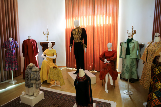 پوشاک این کاخ قیمت ندارد پوشاک این کاخ قیمت ندارد