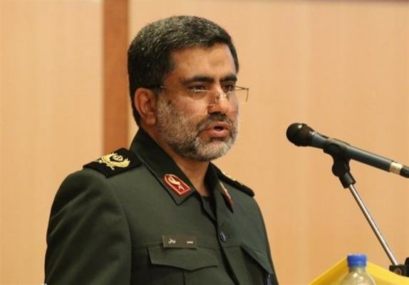 برای حل مشکلات کشور نباید منتظر دستور بود برای حل مشکلات کشور نباید منتظر دستور بود