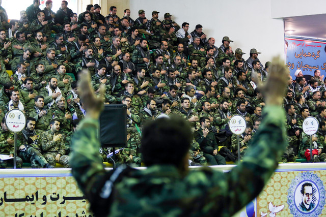 بسیج با اغتشاشگران برخورد میکند نه مردم بسیج با اغتشاشگران برخورد میکند نه مردم