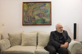 محمدجواد ظریف جهت امضای دفتر یادبود درگذشت فیدل کاسترو در محل اقامت سفیر کوبا در تهران حضور یافت.