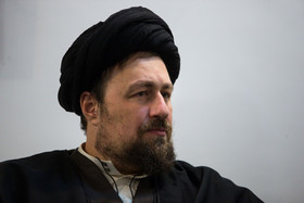  سید حسن خمینی جهت امضای دفتر یادبود درگذشت فیدل کاسترو در محل اقامت سفیر کوبا در تهران حضور یافت.