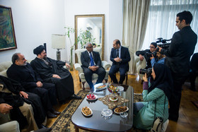 امضای دفتر یادبود درگذشت فیدل کاسترو