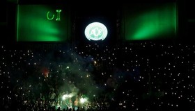 خداحافظی هواداران چاپه کوئنسه با قهرمانانشان+عکس