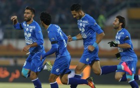 پیروزی استقلال مقابل صبای ۹ نفره