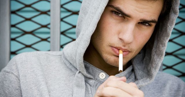 چگونه مانع سیگار کشیدن نوجوانان شویم؟ سیگار