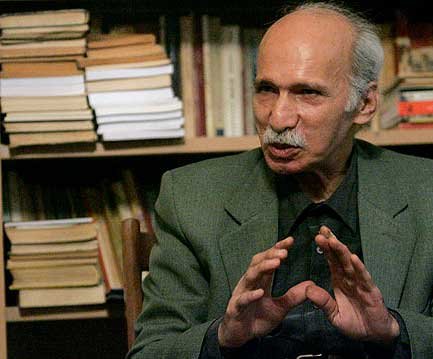 همه شاعر و خواننده شدهاند همه شاعر و خواننده شدهاند