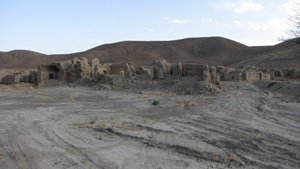 کشف سازه‌ای تاریخی حین خاکبرداری در شهرستان زاوه