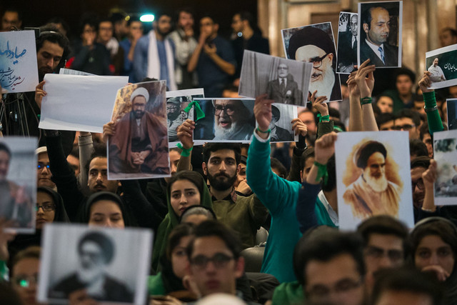 ضرورت بازبینی آییننامه فعالیتهای فرهنگی/ایجاد بسترهای لازم برای ابراز وجود تفکرات مختلف مراسم روز دانشجو در دانشکده فنی دانشگاه تهران