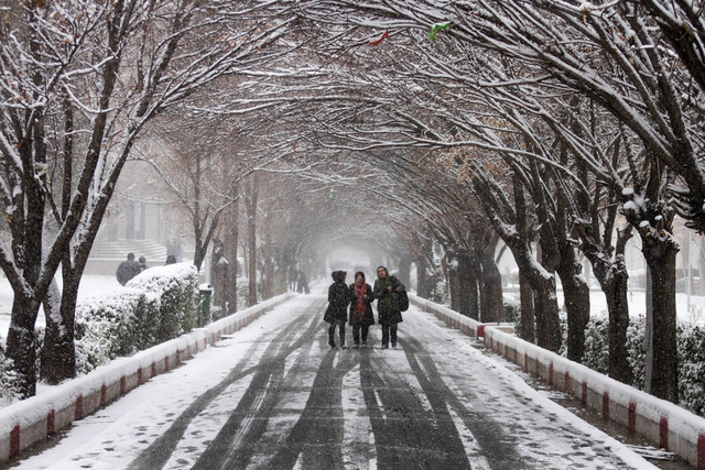 کاهش دما در شمال کشور/احتمال گرد و حاک در جنوب کشور