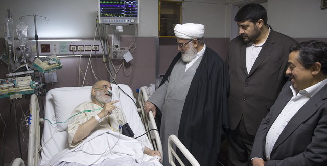 عیادت نماینده رهبری از محسن قرائتی