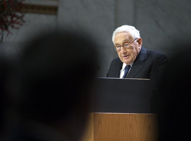 کیسینجر: شکست در برابر کرونا جهان را به آتش میکشد کیسینجر: شکست در برابر کرونا جهان را به آتش میکشد