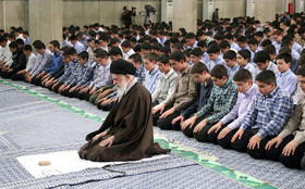 مراسم جشن تکلیف دانش آموزان در حسینیه امام خمینی(ره)