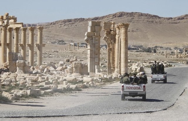 انهدام دهها دستگاه تانک و ادوات زرهی داعش در حملات آمریکا در پالمیرا انهدام دهها دستگاه تانک و ادوات زرهی داعش در حملات آمریکا در پالمیرا