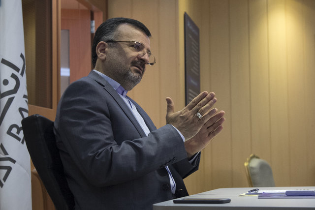 داورزنی: ممنوعیت ورود کالای خارجی، قرارداد اسپانسری لباس تیم ملی فوتبال را تجاری کرد محمد رضا داورزنی - رییس فدراسیون والیبال