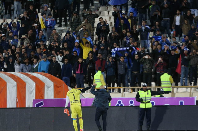 شکست استقلال مقابل پدیده در نیمه نخست شکست استقلال مقابل پدیده در نیمه نخست