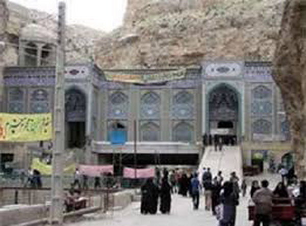 آستانه مقدس حضرت بی بی حکیمه(س) مرواریدی درخشان در دل کوهستان‌های زاگرس 